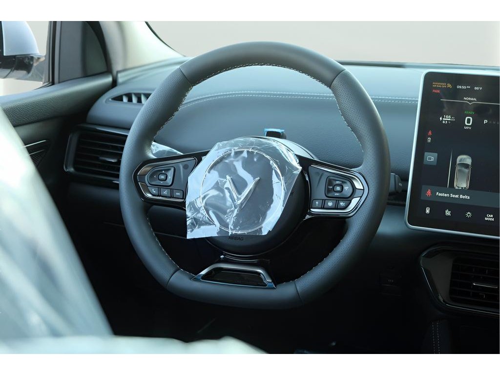 2025 VinFast VF 8 Eco - Photo 10