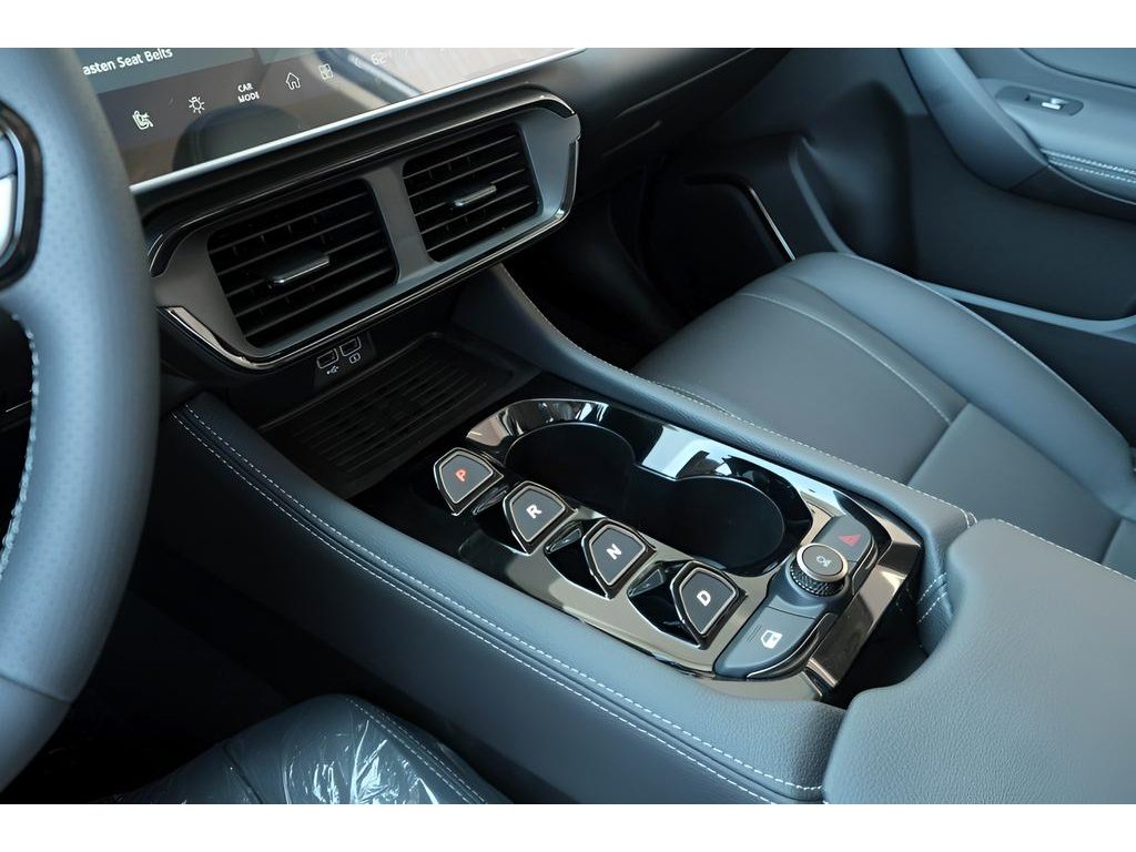 2025 VinFast VF 8 Eco - Photo 15