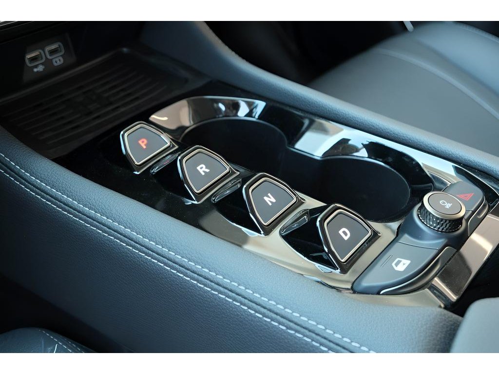 2025 VinFast VF 8 Eco - Photo 16
