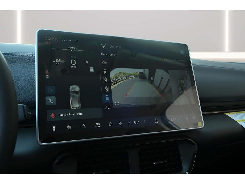 2025 VinFast VF 8 Eco - Photo 18