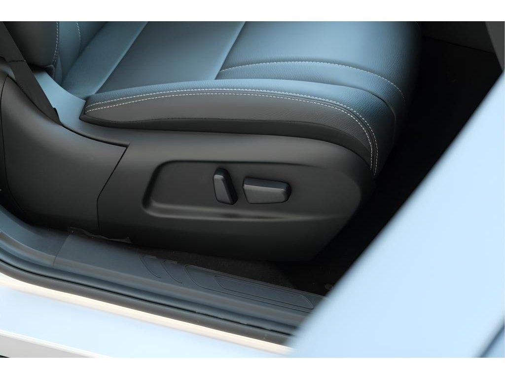 2025 VinFast VF 8 Eco - Photo 21