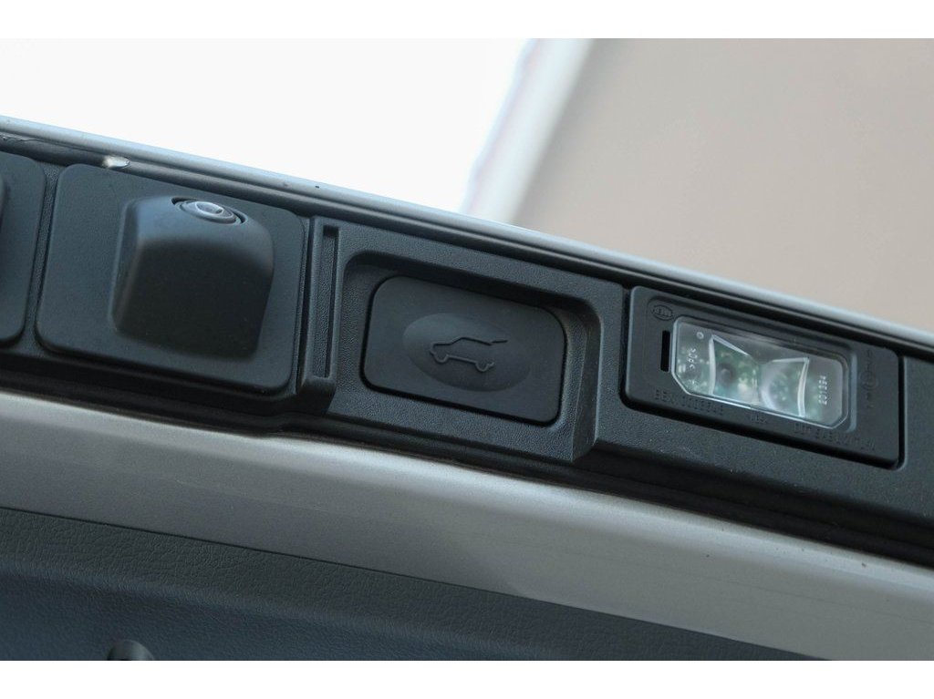 2025 VinFast VF 8 Eco - Photo 28