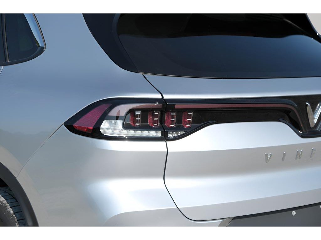 2025 VinFast VF 8 Eco - Photo 32