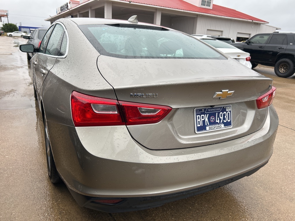 2023 Chevrolet Malibu 1LT photo 2
