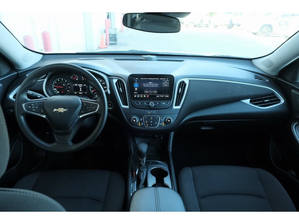 2023 Chevrolet Malibu 1LT photo 2