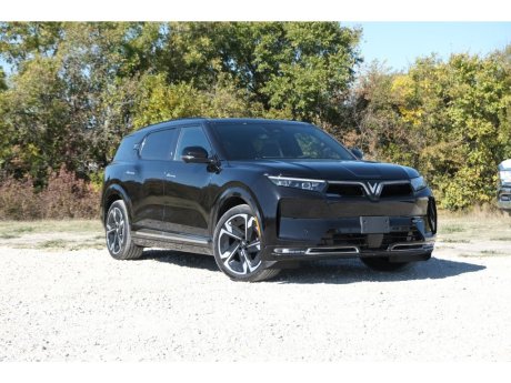 2024 VinFast VF 9 Plus 