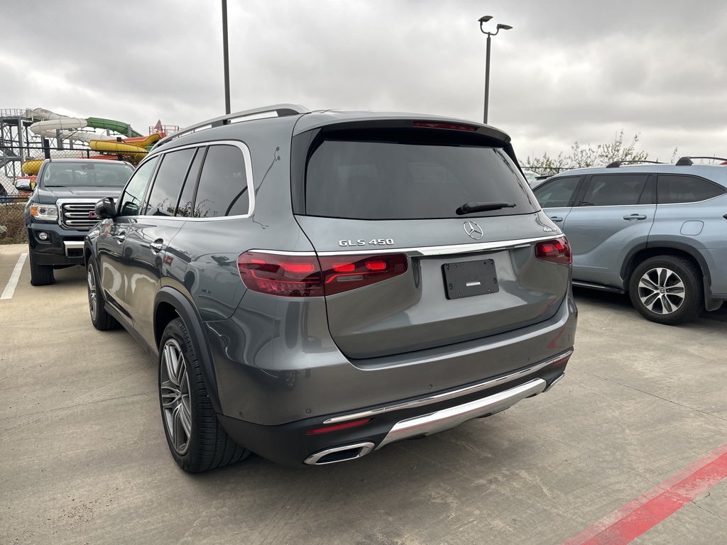 2024 Mercedes Benz GL 450 photo 2