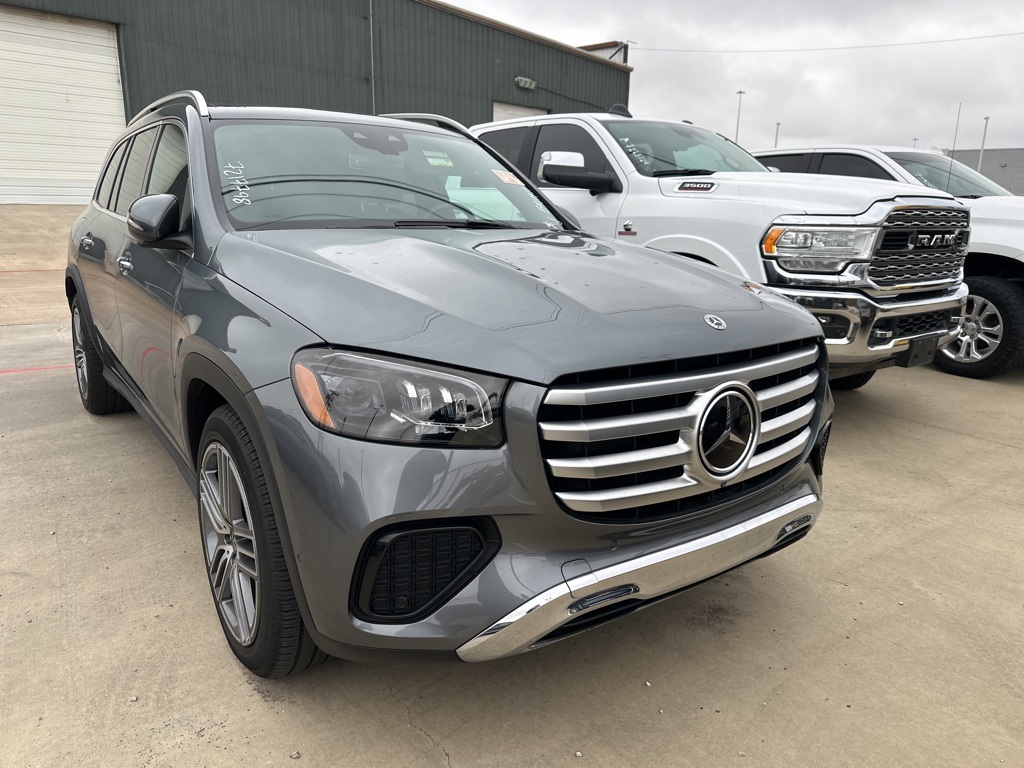 2024 Mercedes Benz GL 450 photo 3