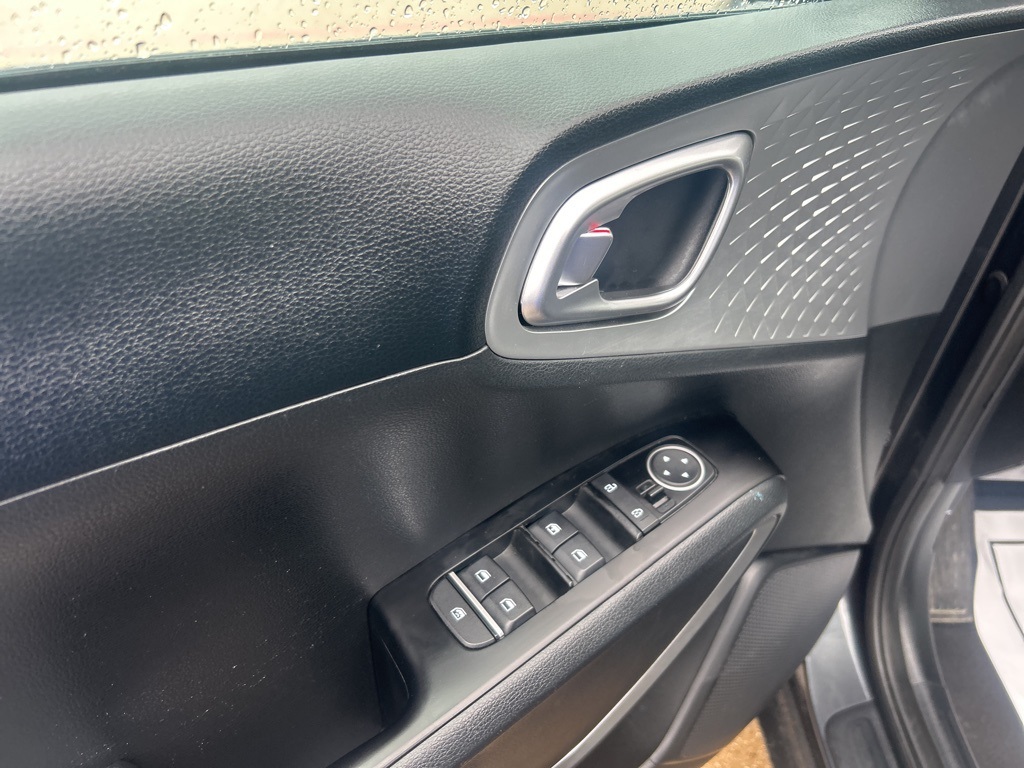 2024 Kia Soul LX S photo 2