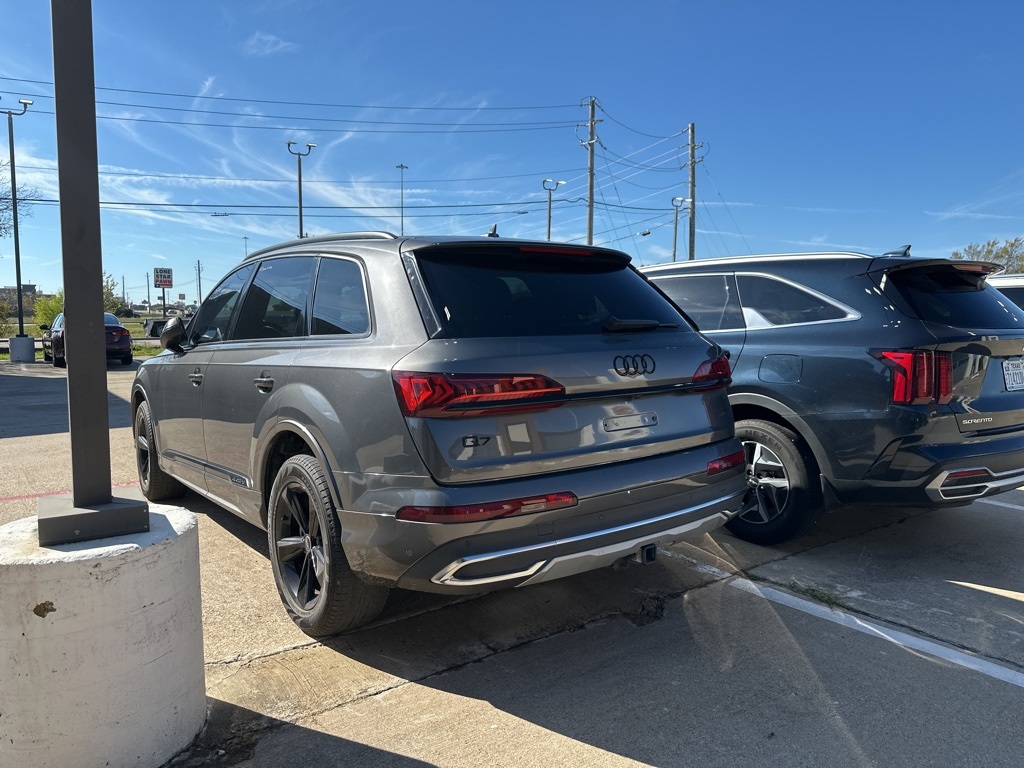 2021 Audi Q7 55 Premium photo 4