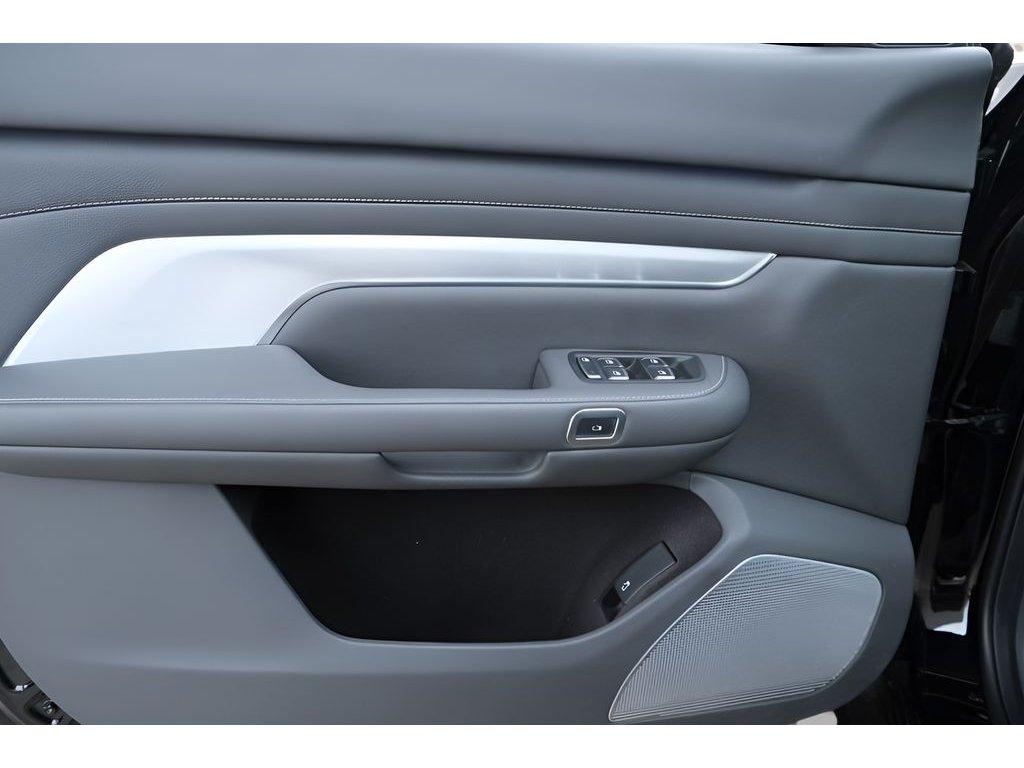 2024 VinFast VF 9 PLUS - Photo 8