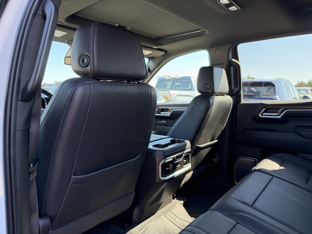 2022 Chevrolet Silverado 1500 High Country - Photo 13