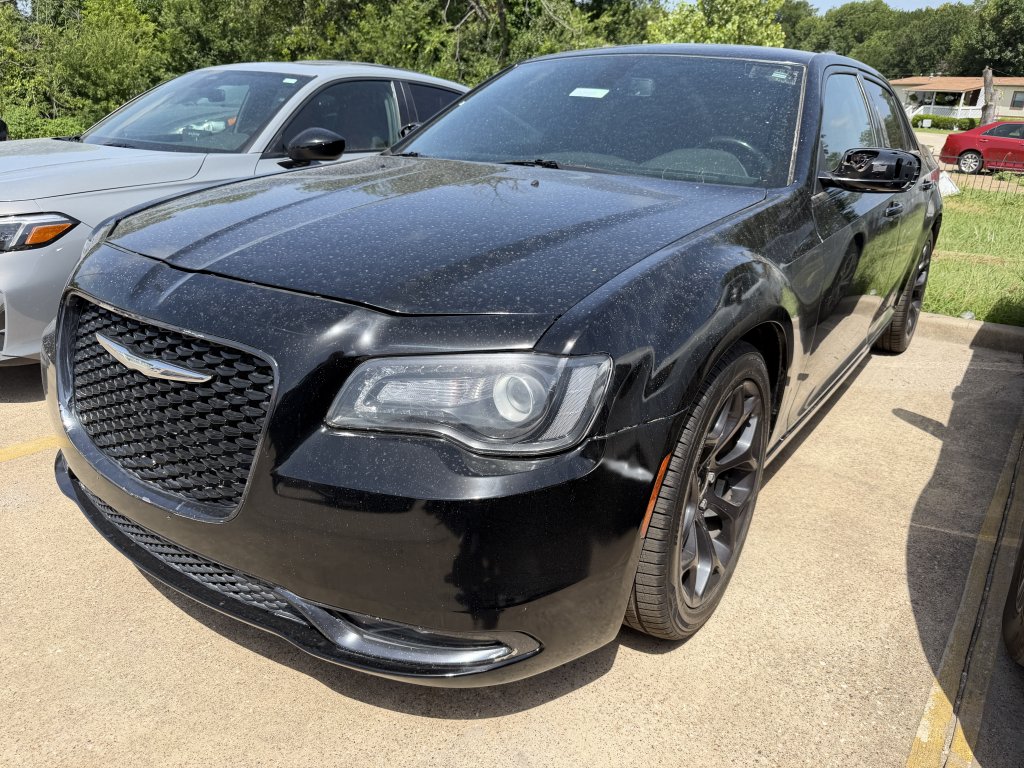 2019 Chrysler 300 S's photo