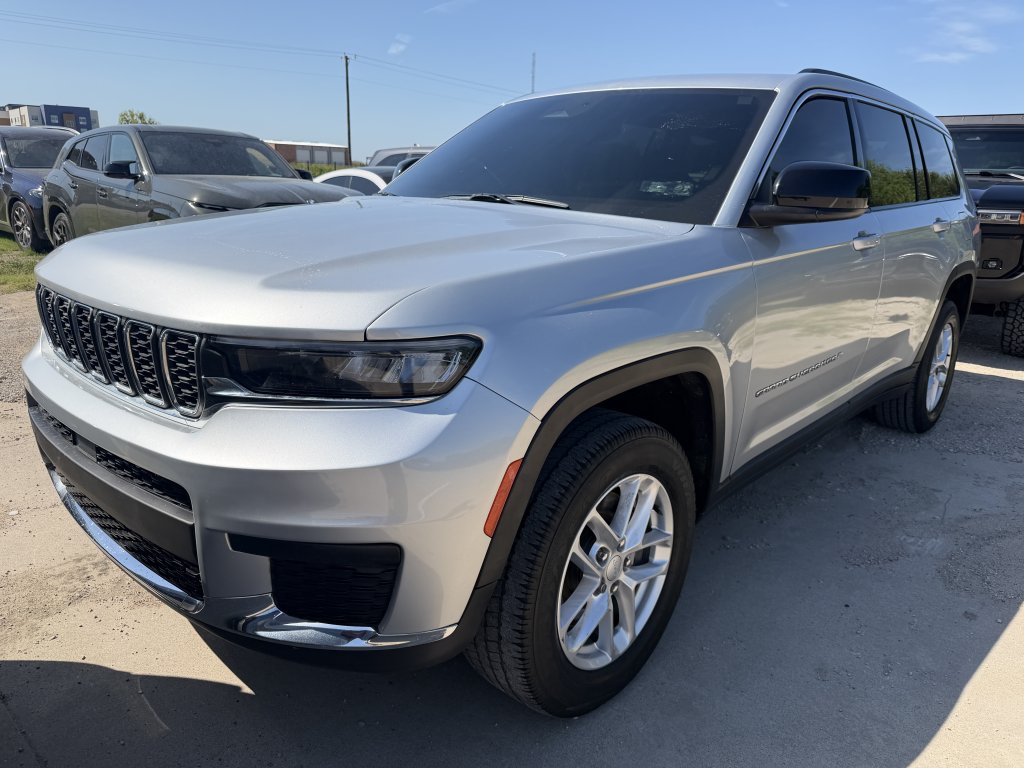 2023 Jeep Grand Cherokee L Laredo 4x4's photo