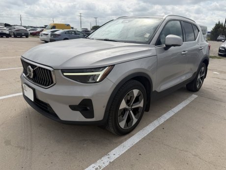 2023 Volvo XC40 Plus Bright Theme 