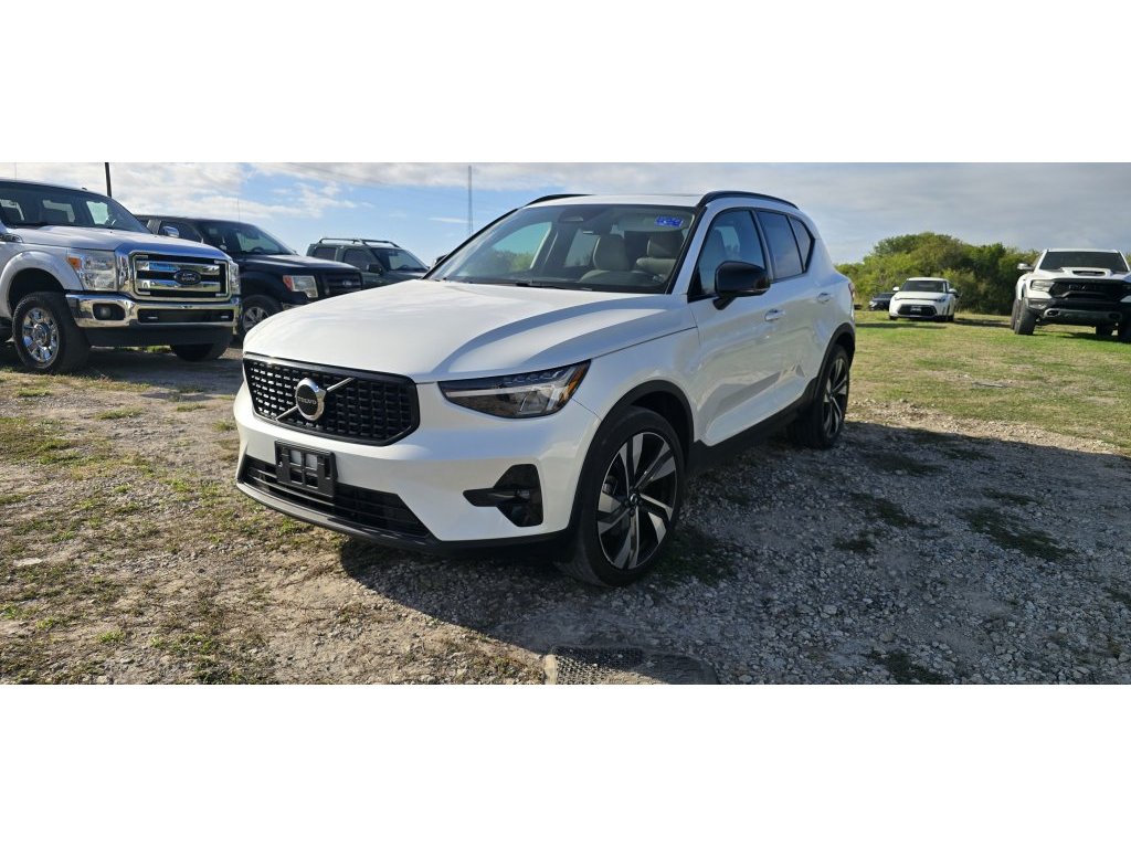 2023 Volvo XC40