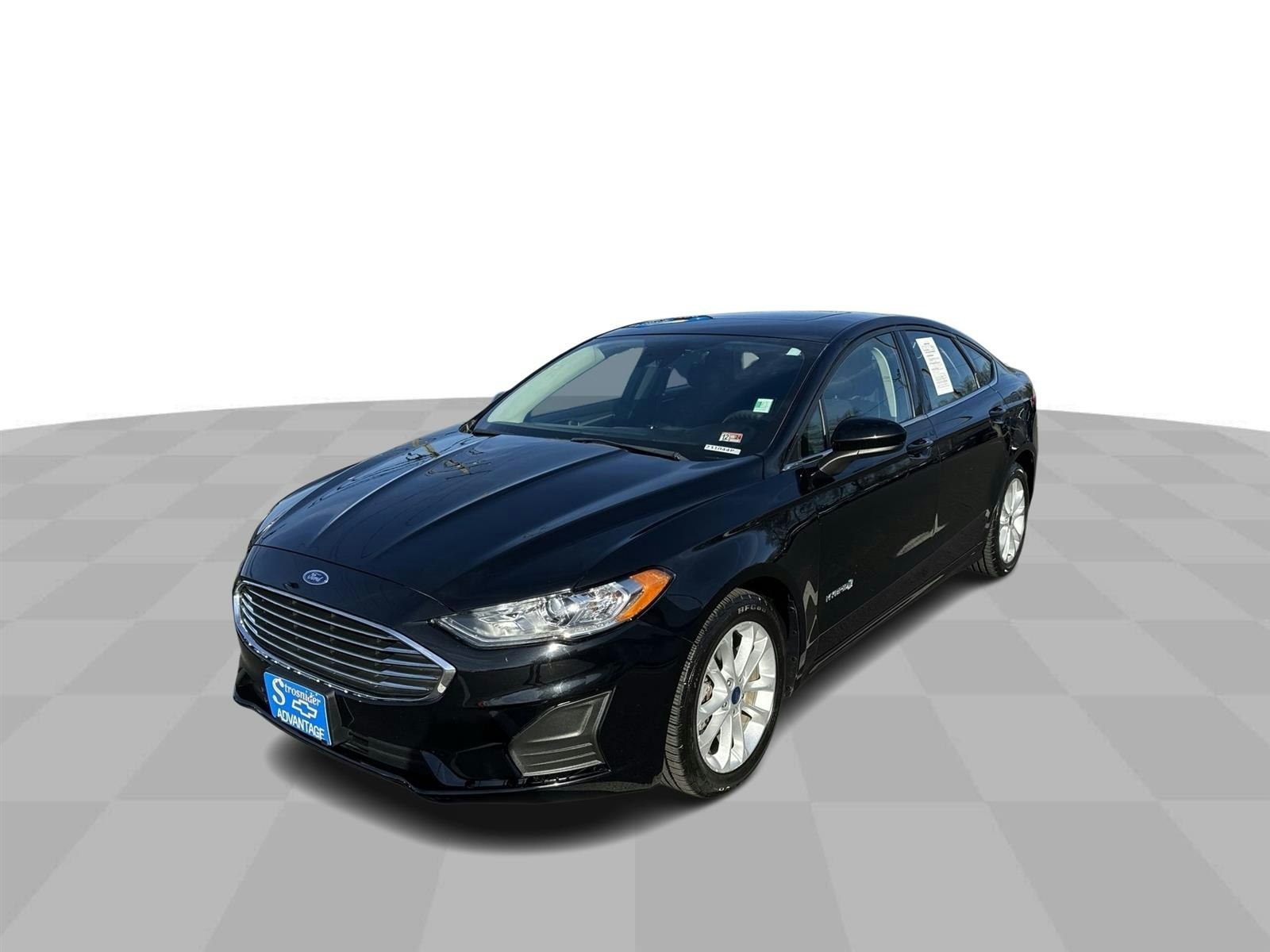 2019 Ford Fusion Hybrid SE (231044P) Main Image