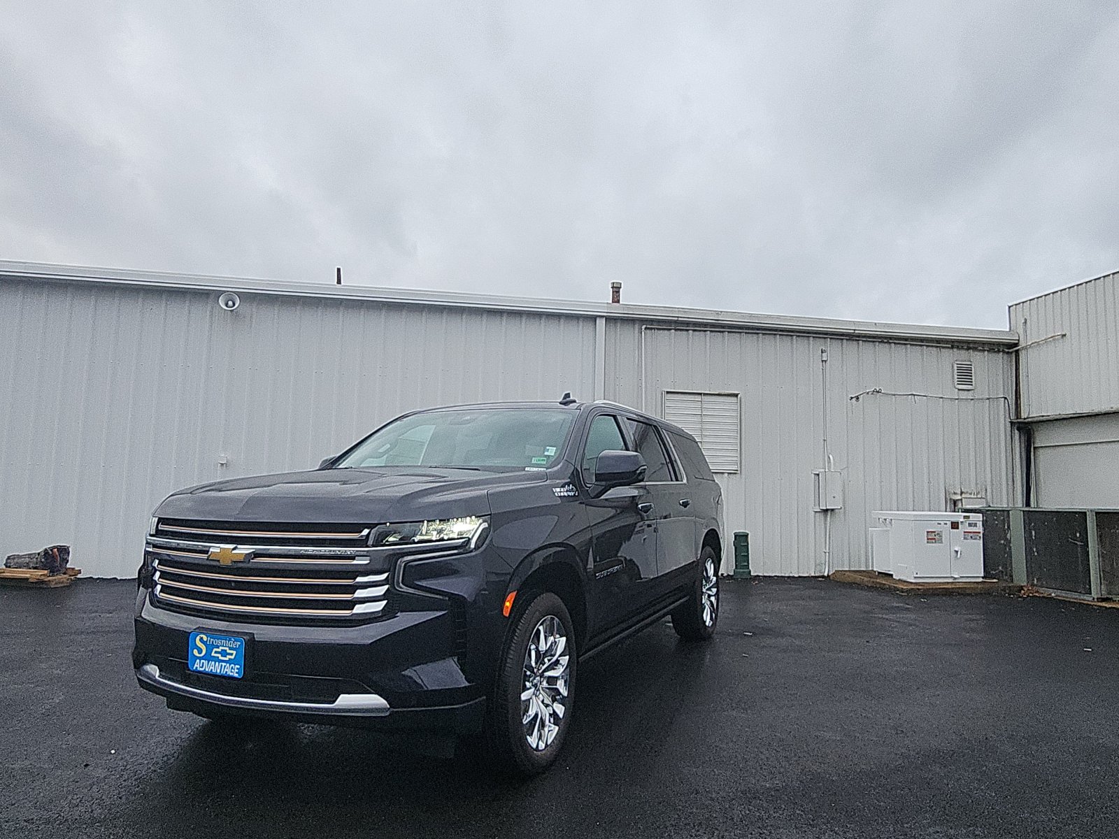 2024 Chevrolet Suburban High Country's photo