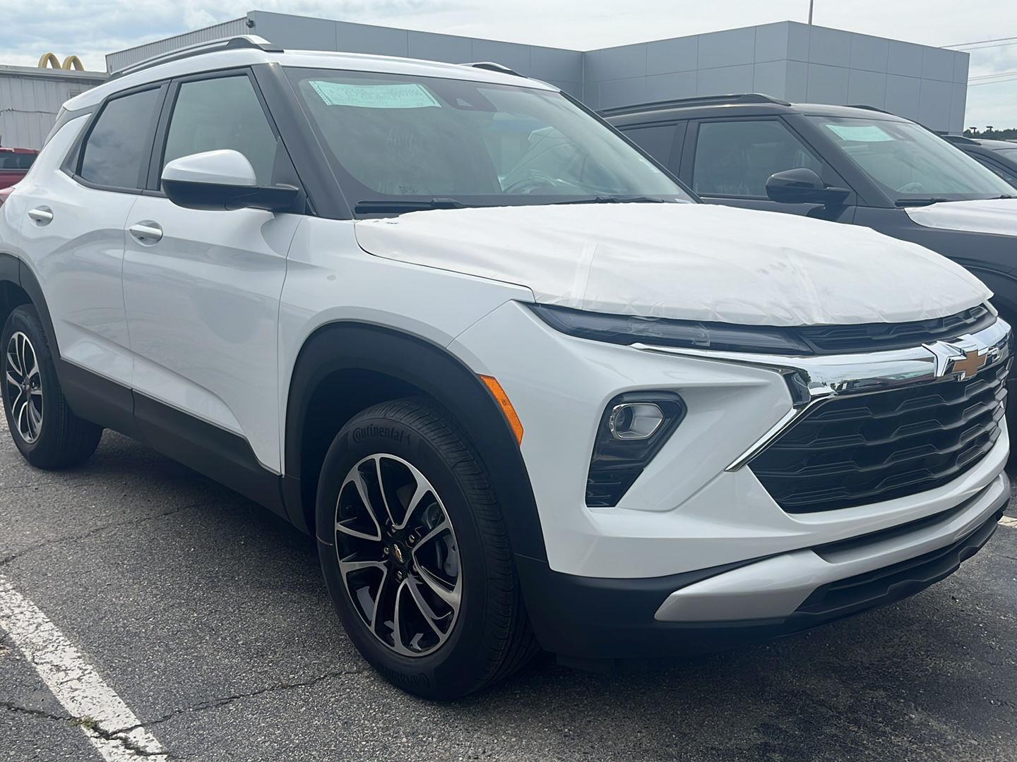 2026 Chevrolet Trailblazer LT photo 2