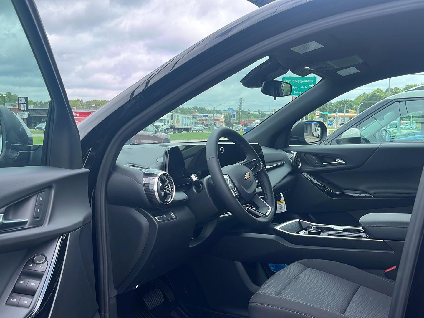 2026 Chevrolet Equinox LT photo 2