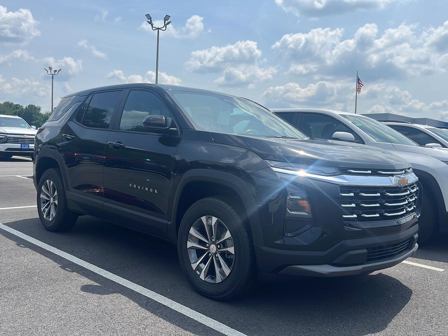 2026 Chevrolet Equinox LT photo 2