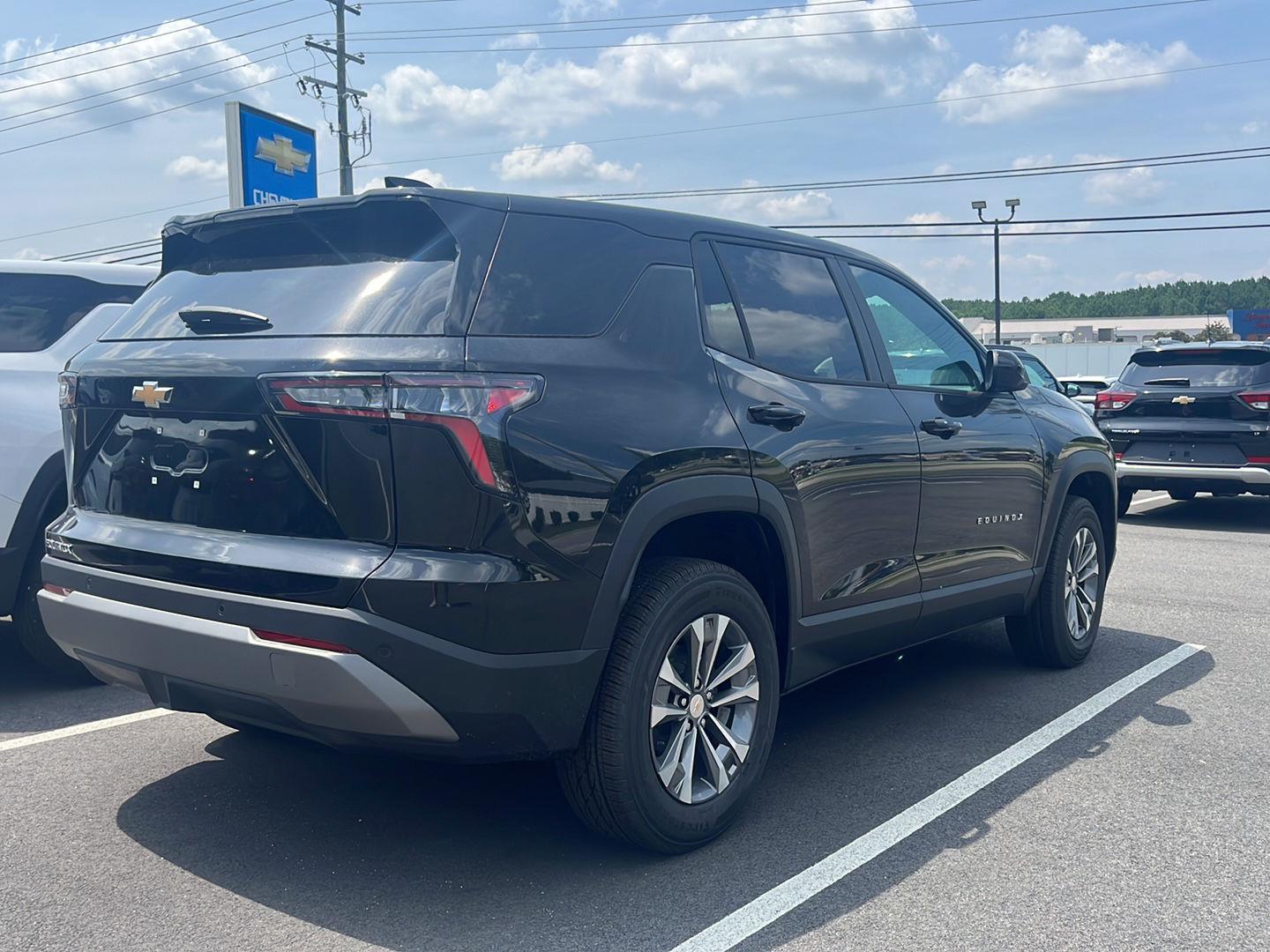 2026 Chevrolet Equinox LT photo 4