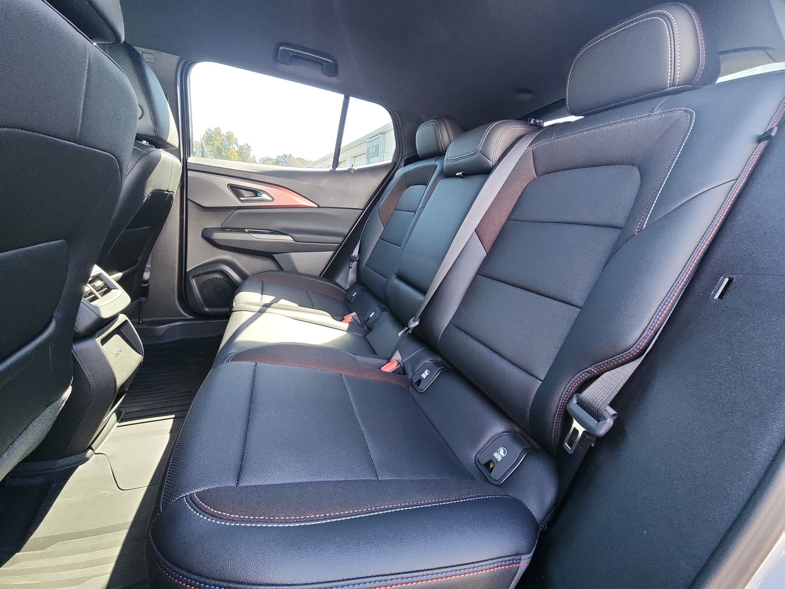 2025 Chevrolet Equinox EV RS - Photo 22