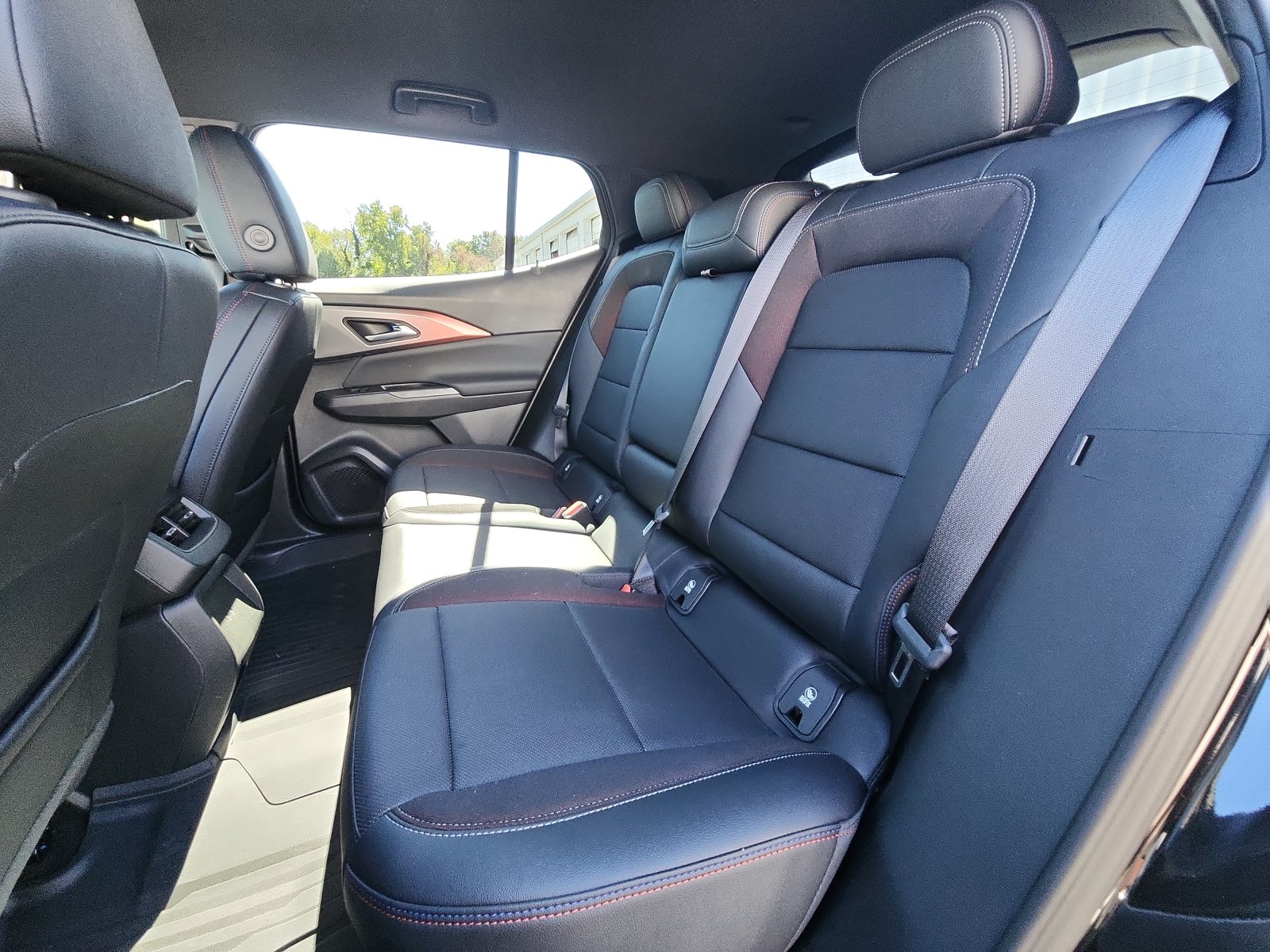 2025 Chevrolet Equinox EV RS - Photo 22
