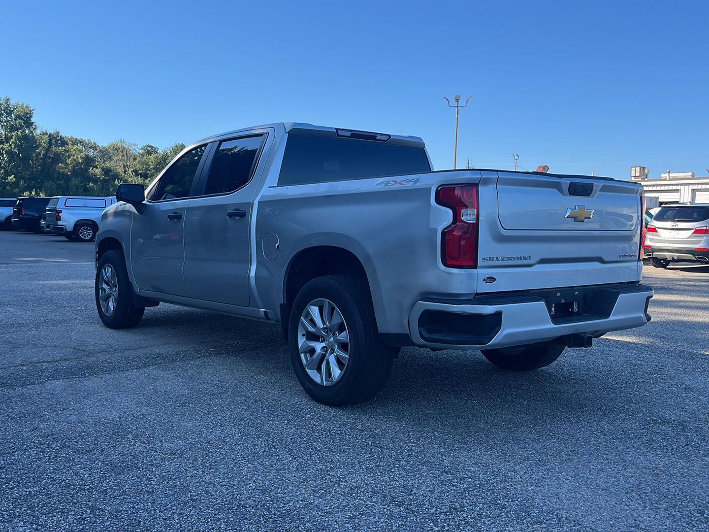 2022 Chevrolet Silverado 1500 Custom photo 2