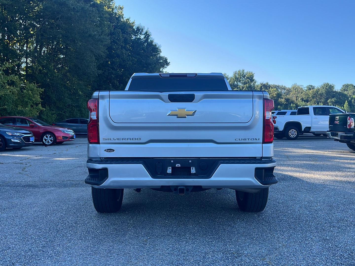 2022 Chevrolet Silverado 1500 Custom photo 3