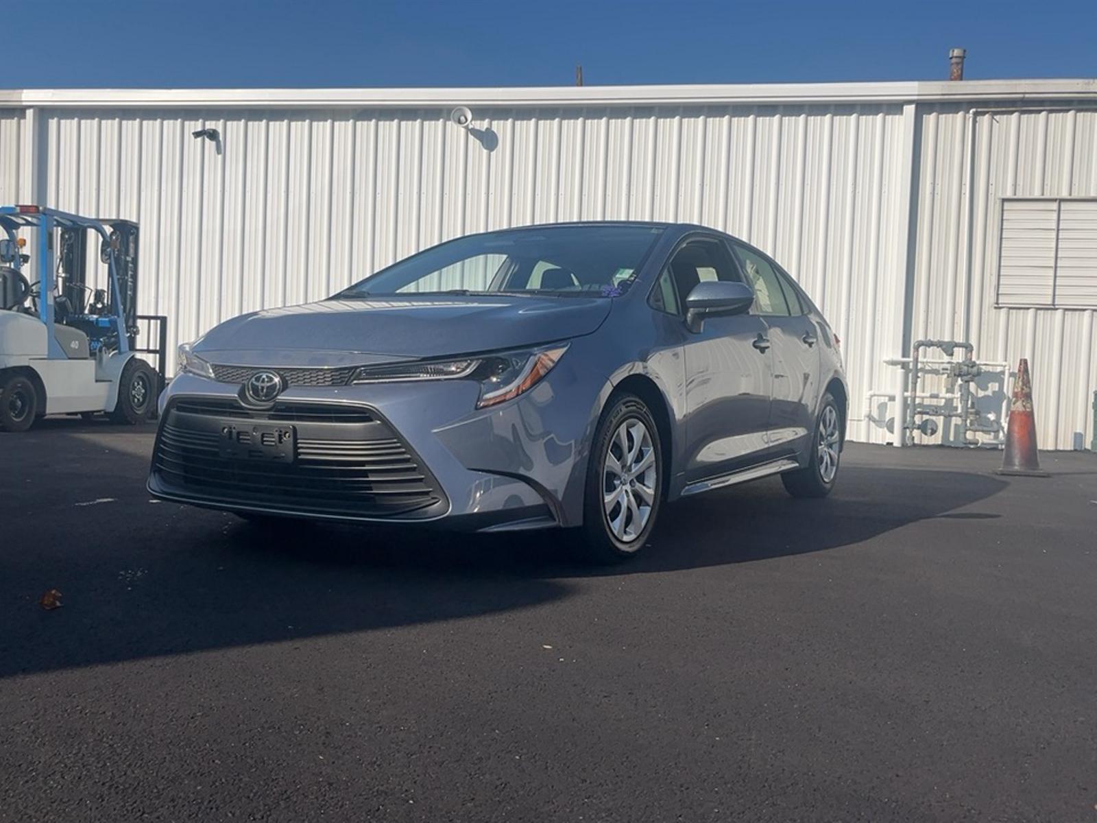 2023 Toyota Corolla LE's photo