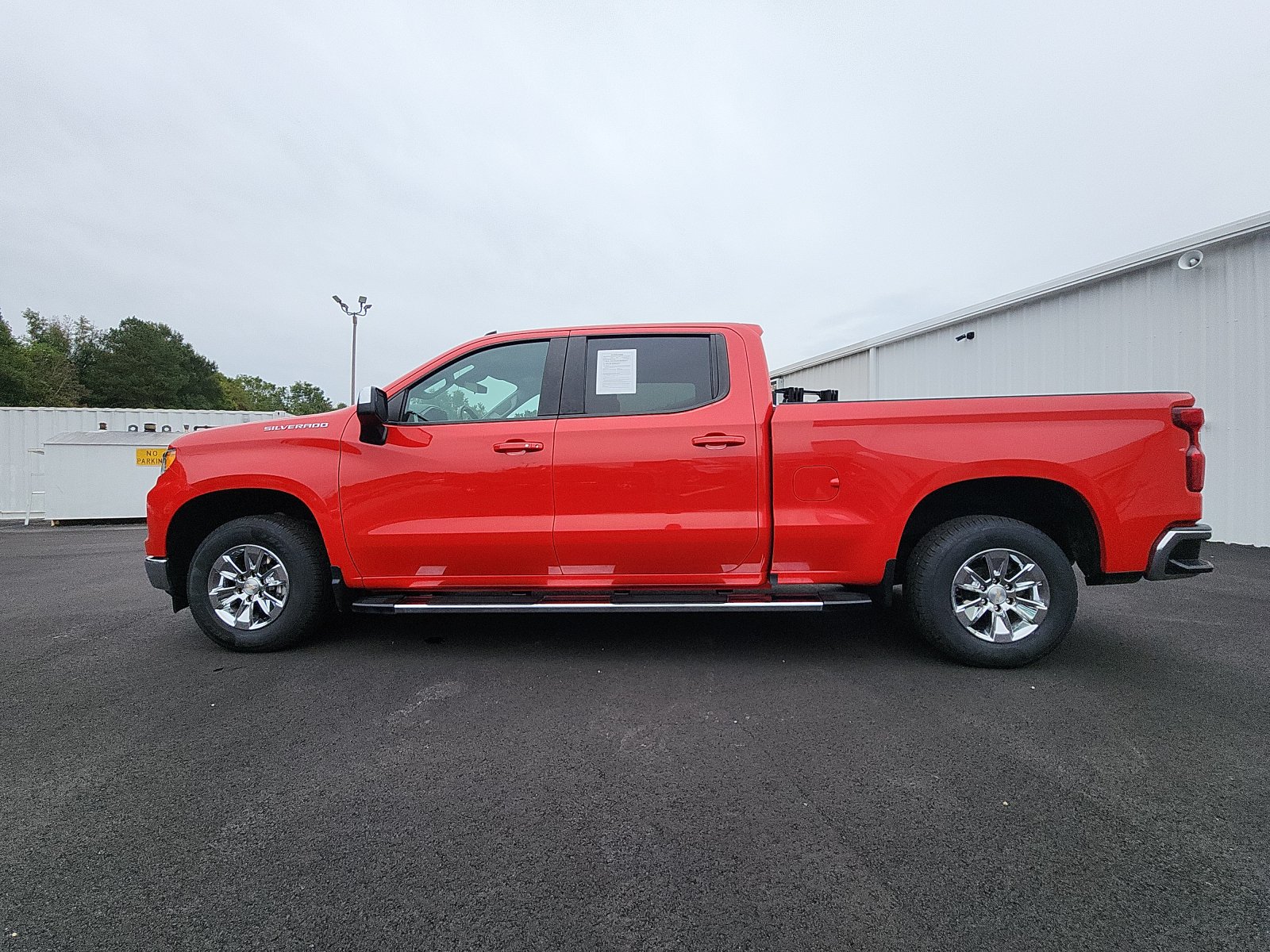 2024 Chevrolet Silverado 1500 LT photo 2