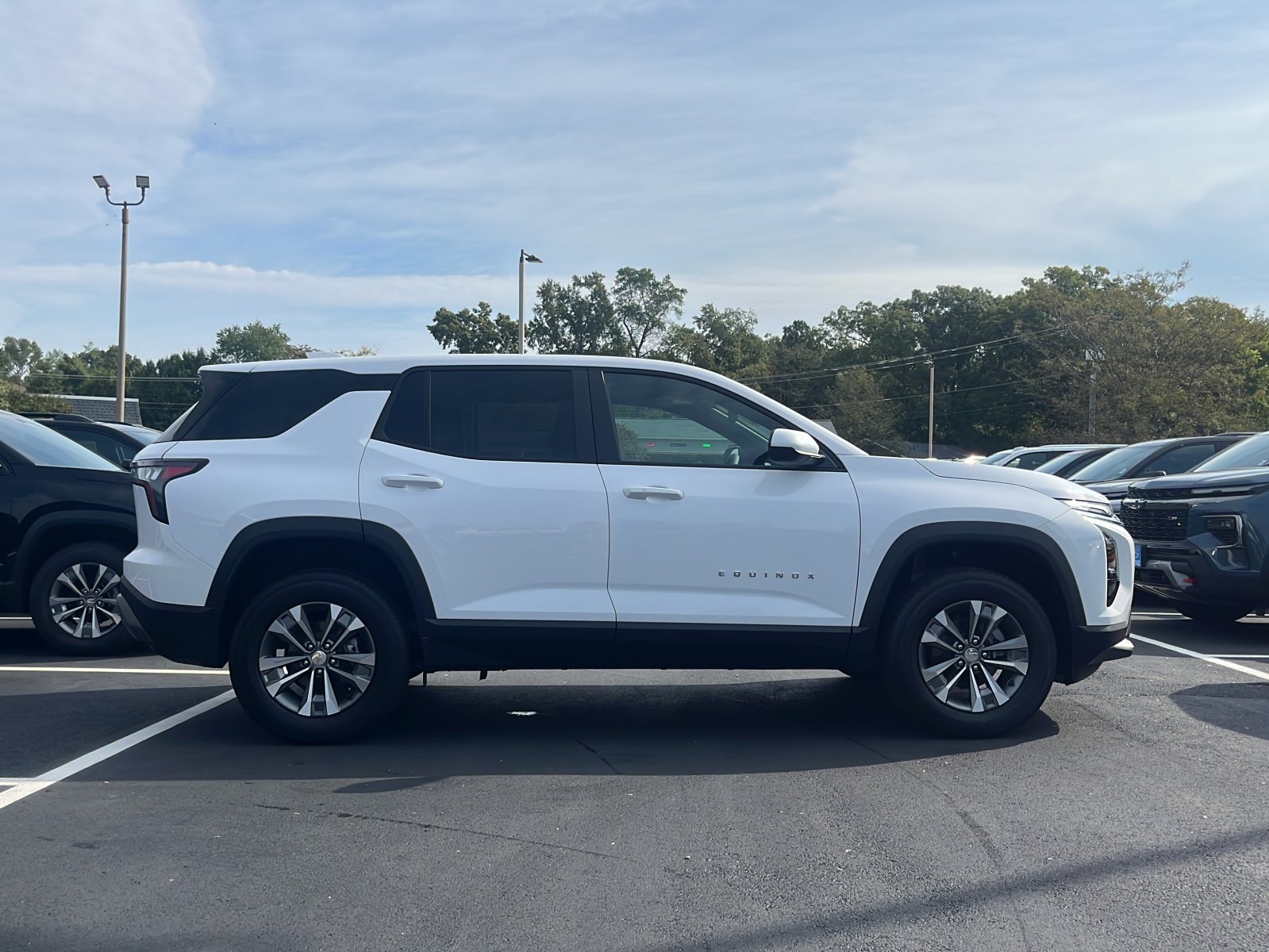 2026 Chevrolet Equinox LT photo 2