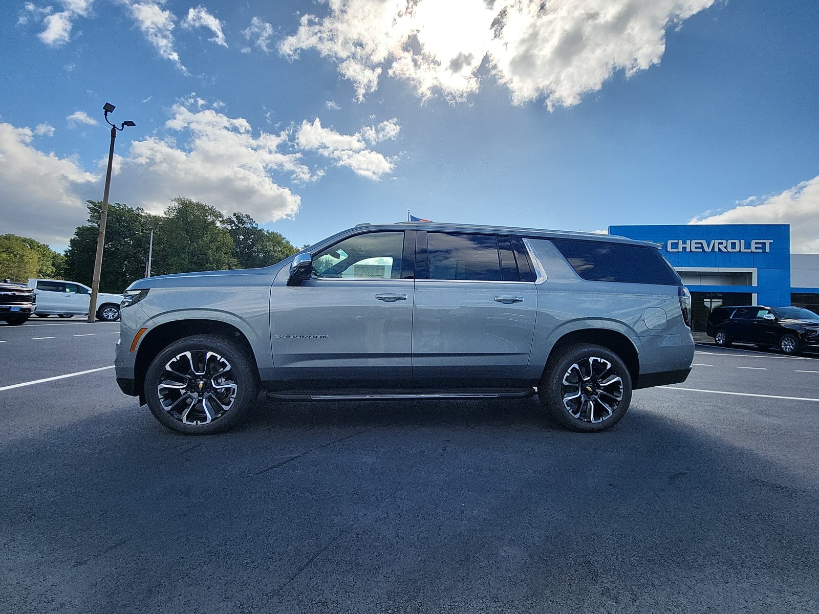 2026 Chevrolet Suburban Premier photo 2