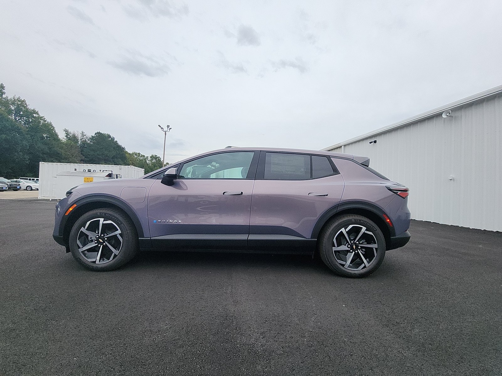 2026 Chevrolet Equinox EV LT photo 2