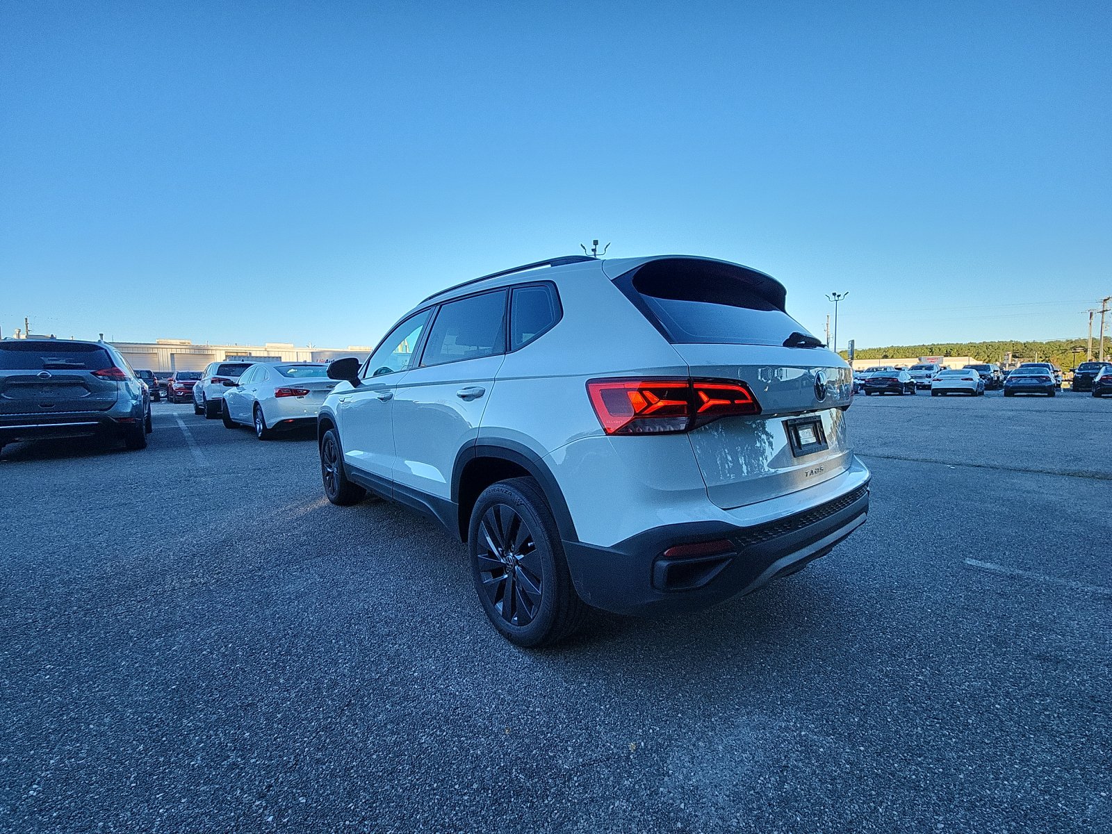 2022 Volkswagen Taos S photo 2