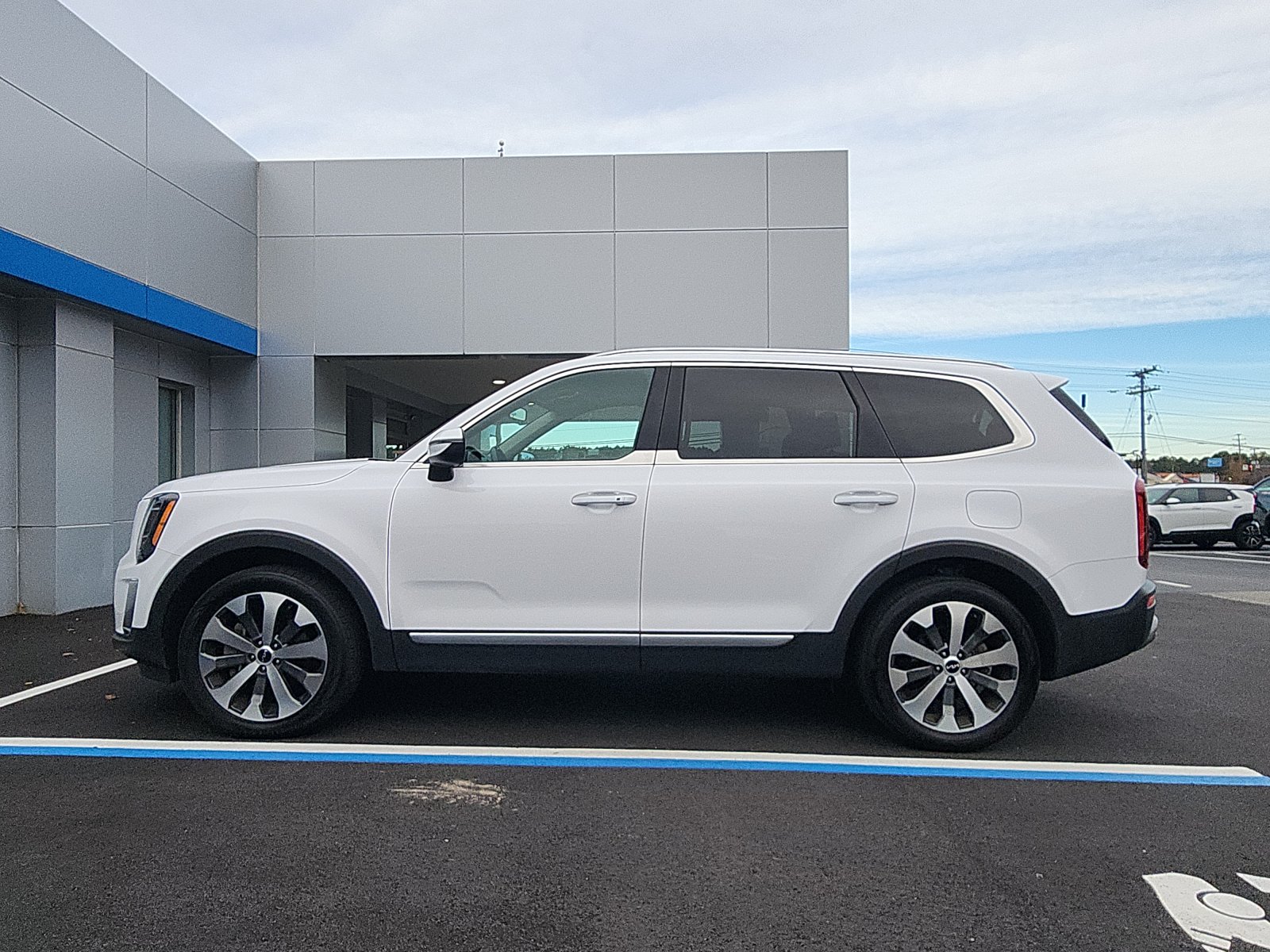 2022 Kia Telluride S photo 2