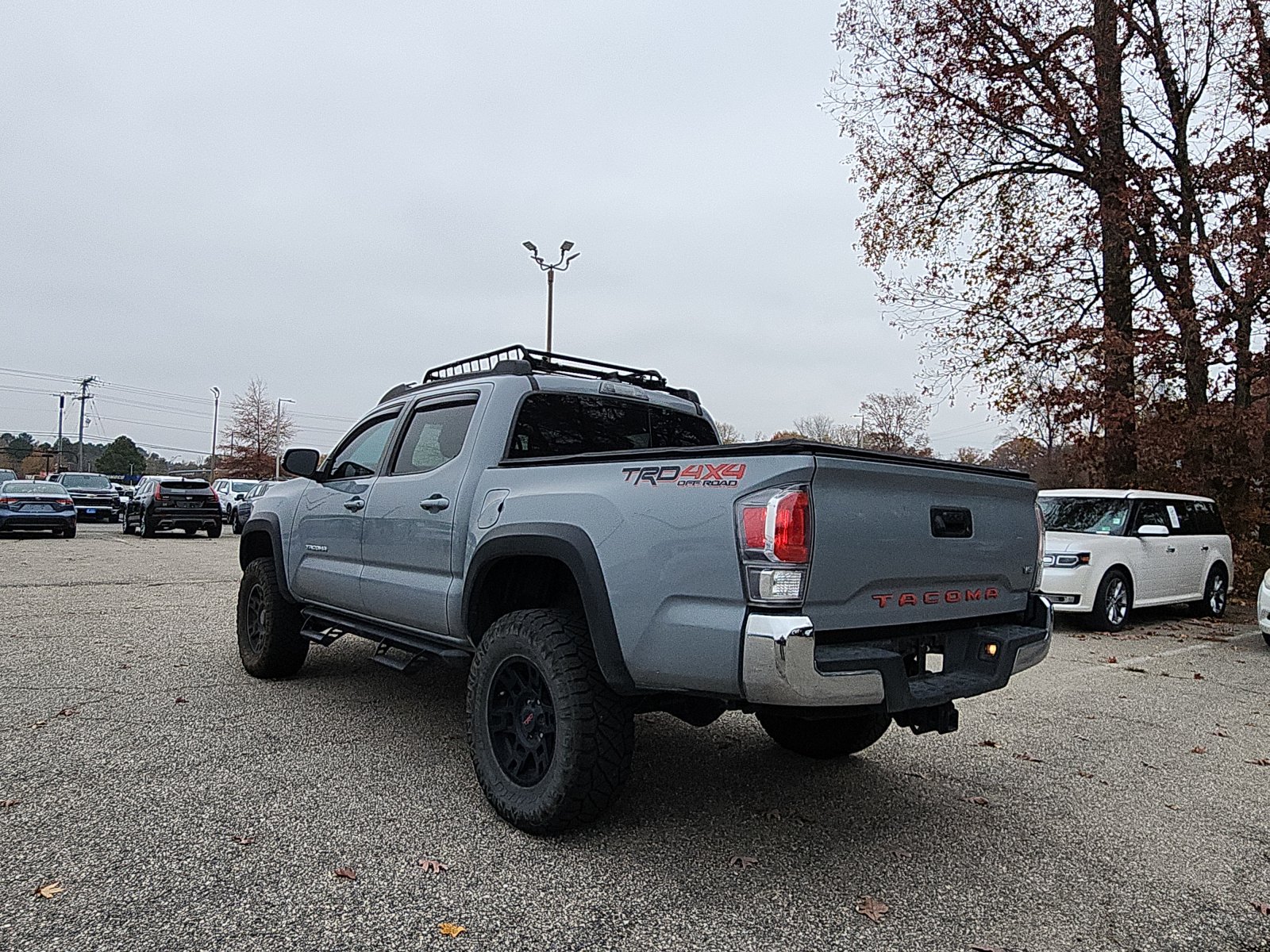 2020 Toyota Tacoma TRD photo 3