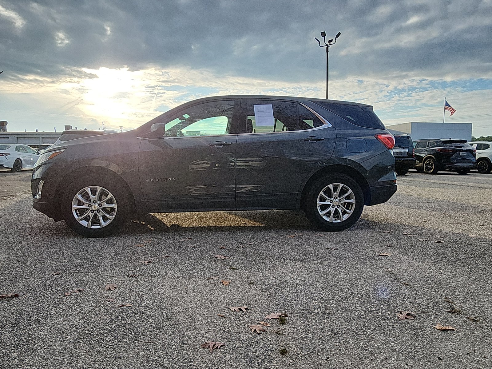 2020 Chevrolet Equinox LT photo 2