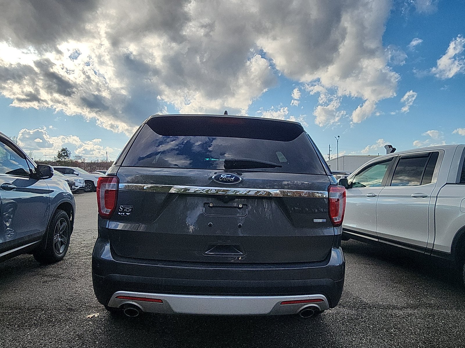 2017 Ford Explorer XLT photo 3