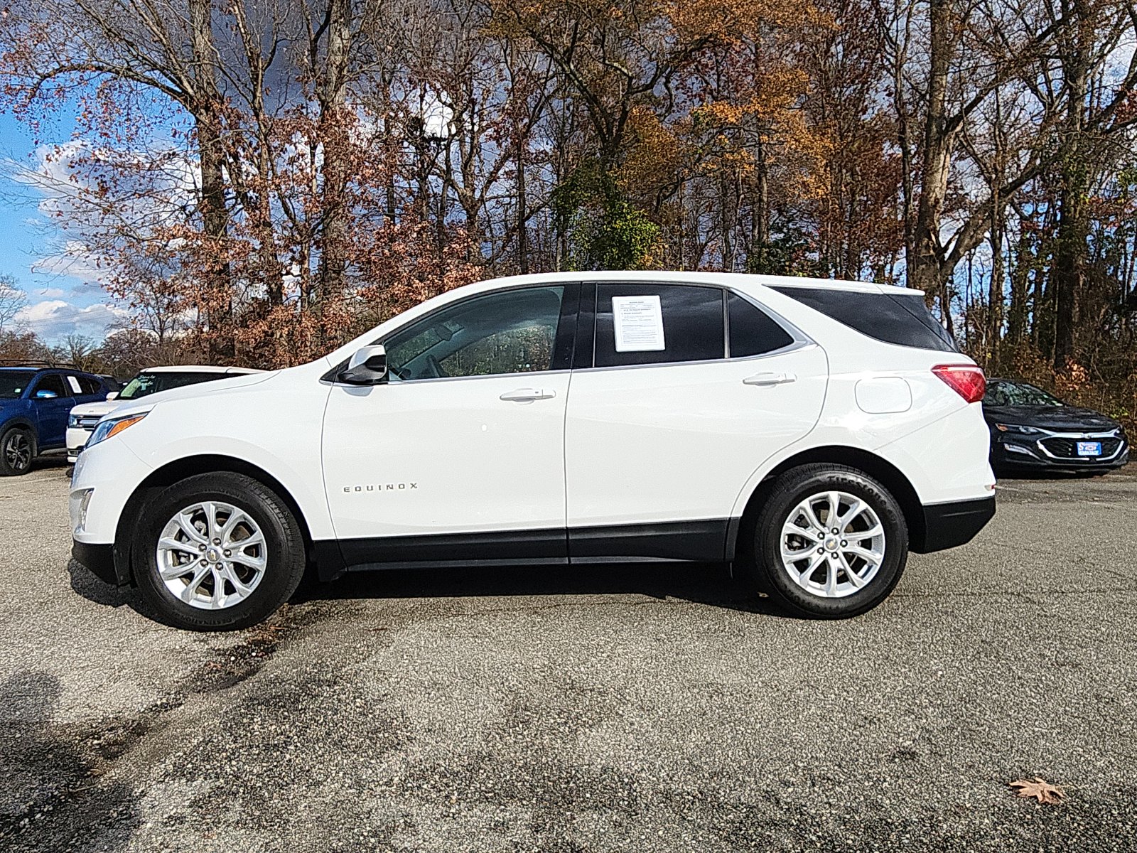 2019 Chevrolet Equinox LT photo 2