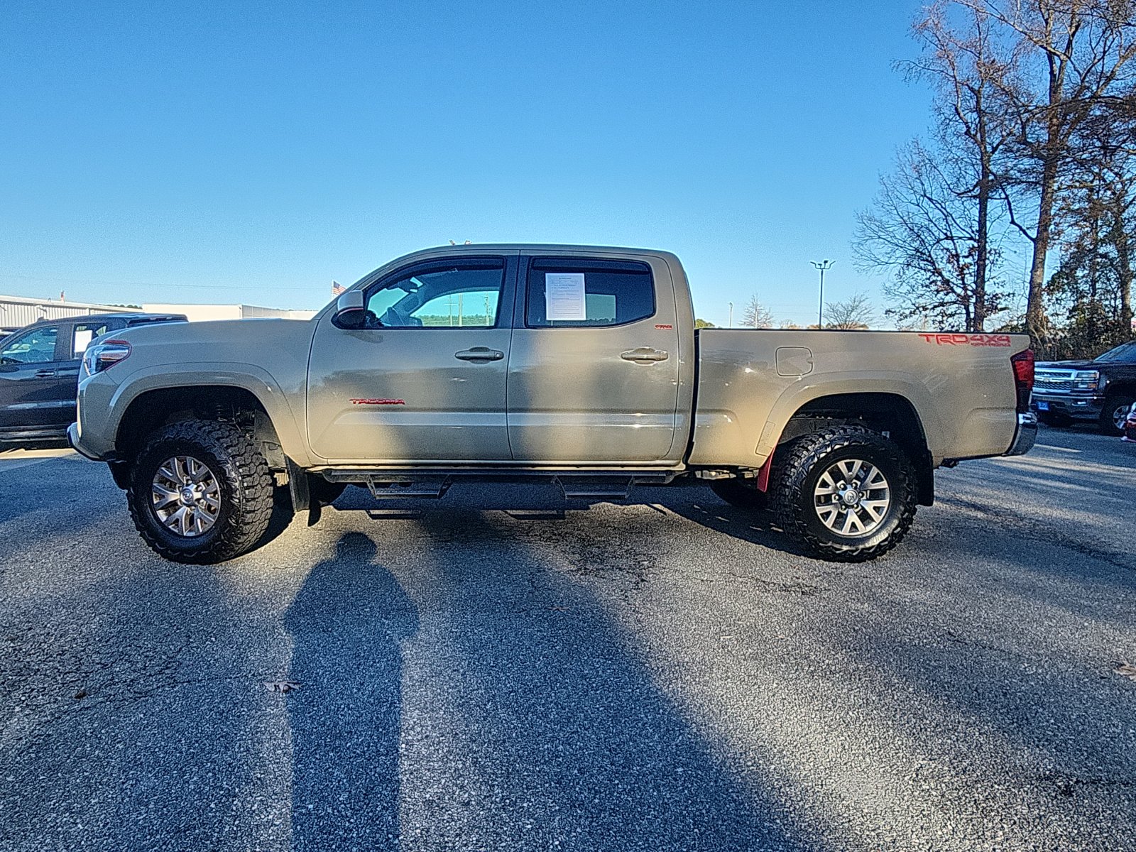 2019 Toyota Tacoma SR5 photo 2