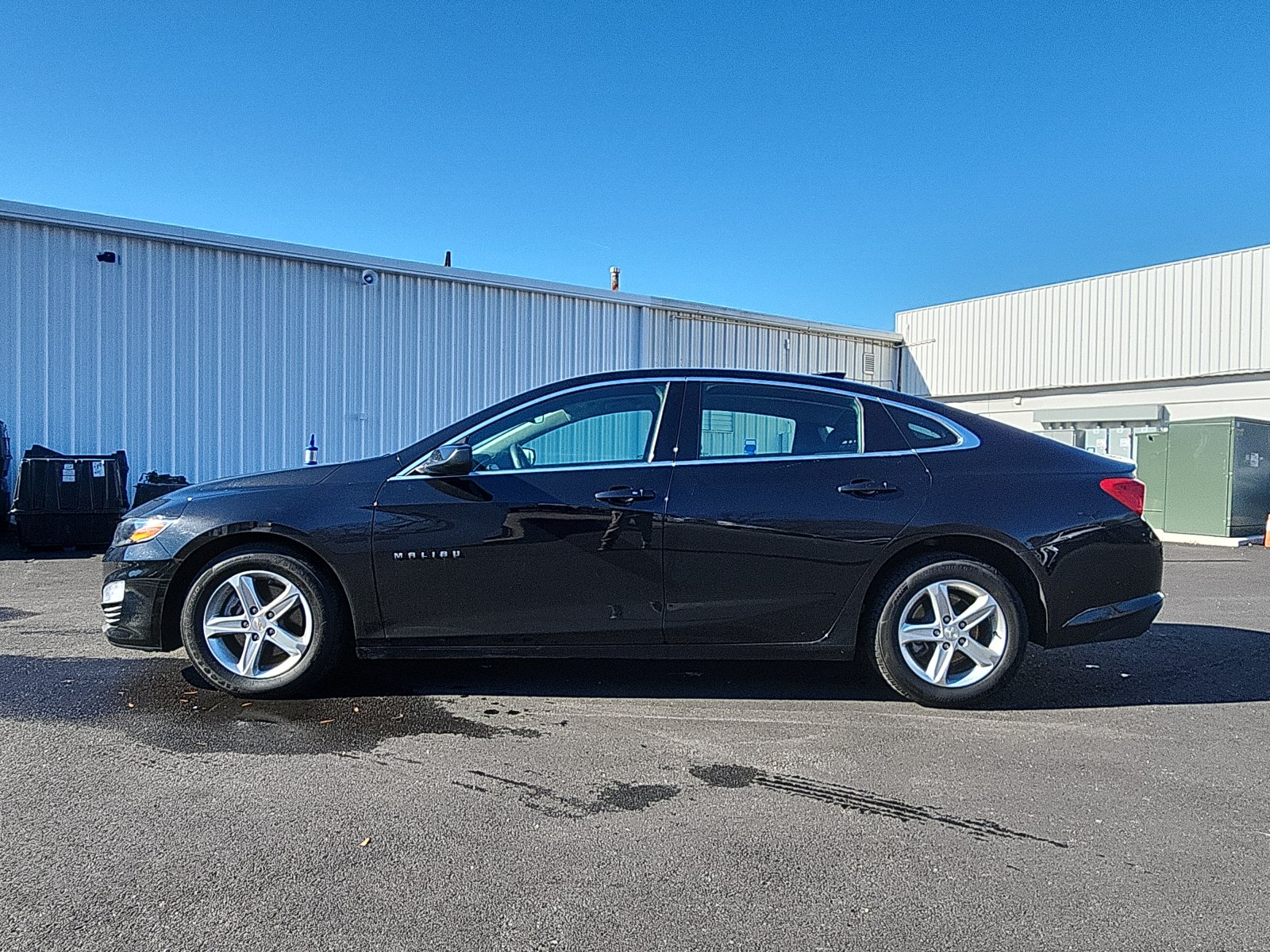 2024 Chevrolet Malibu 1LT photo 2