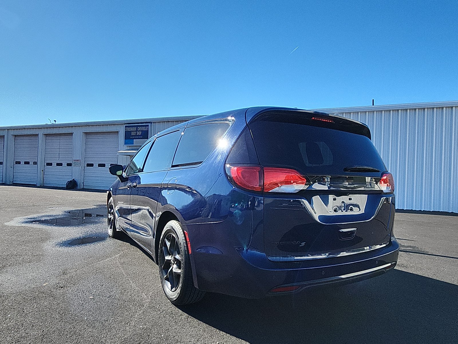 2019 Chrysler Pacifica Touring Plus photo 2