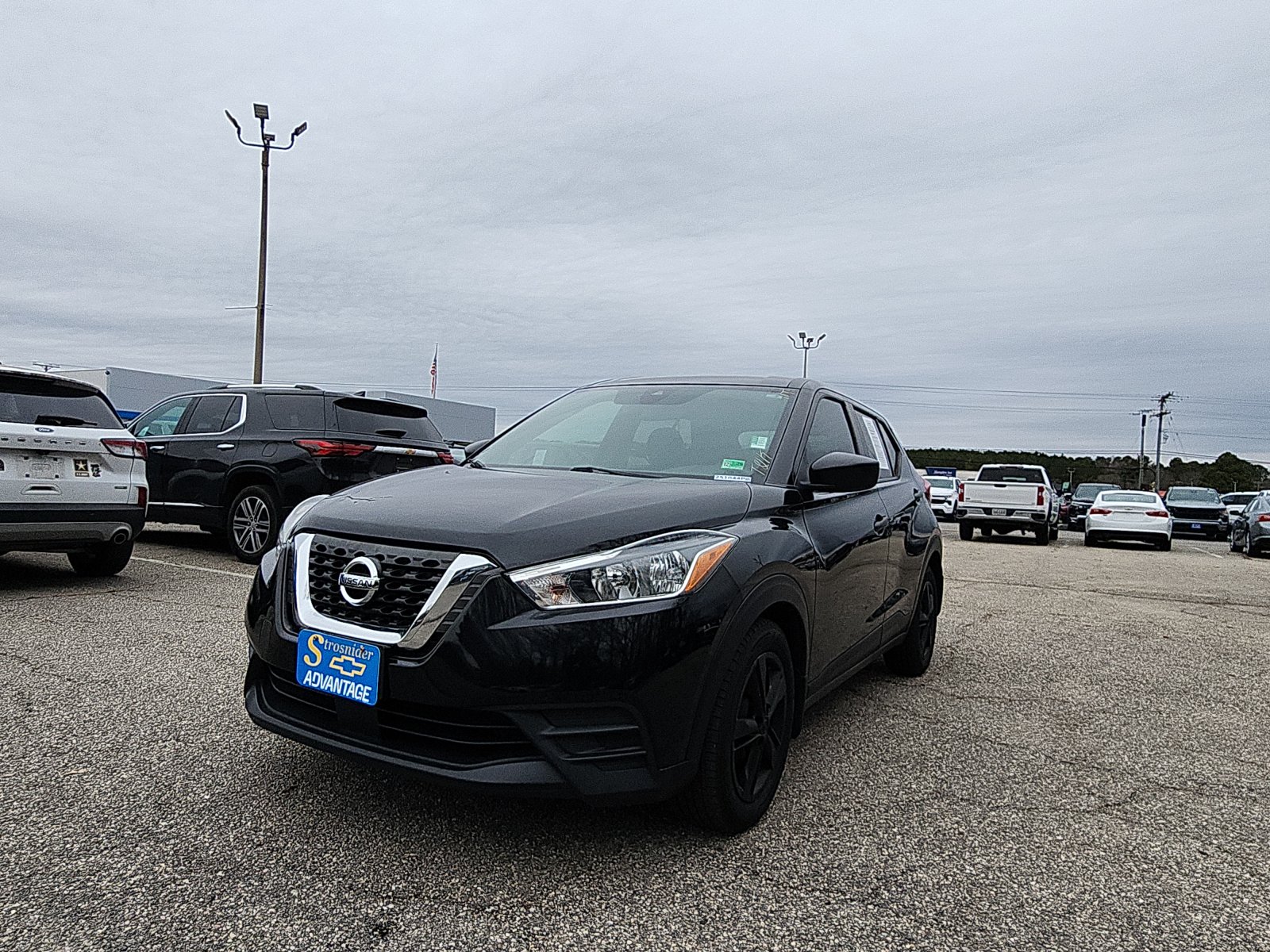 2020 Nissan Kicks S's photo