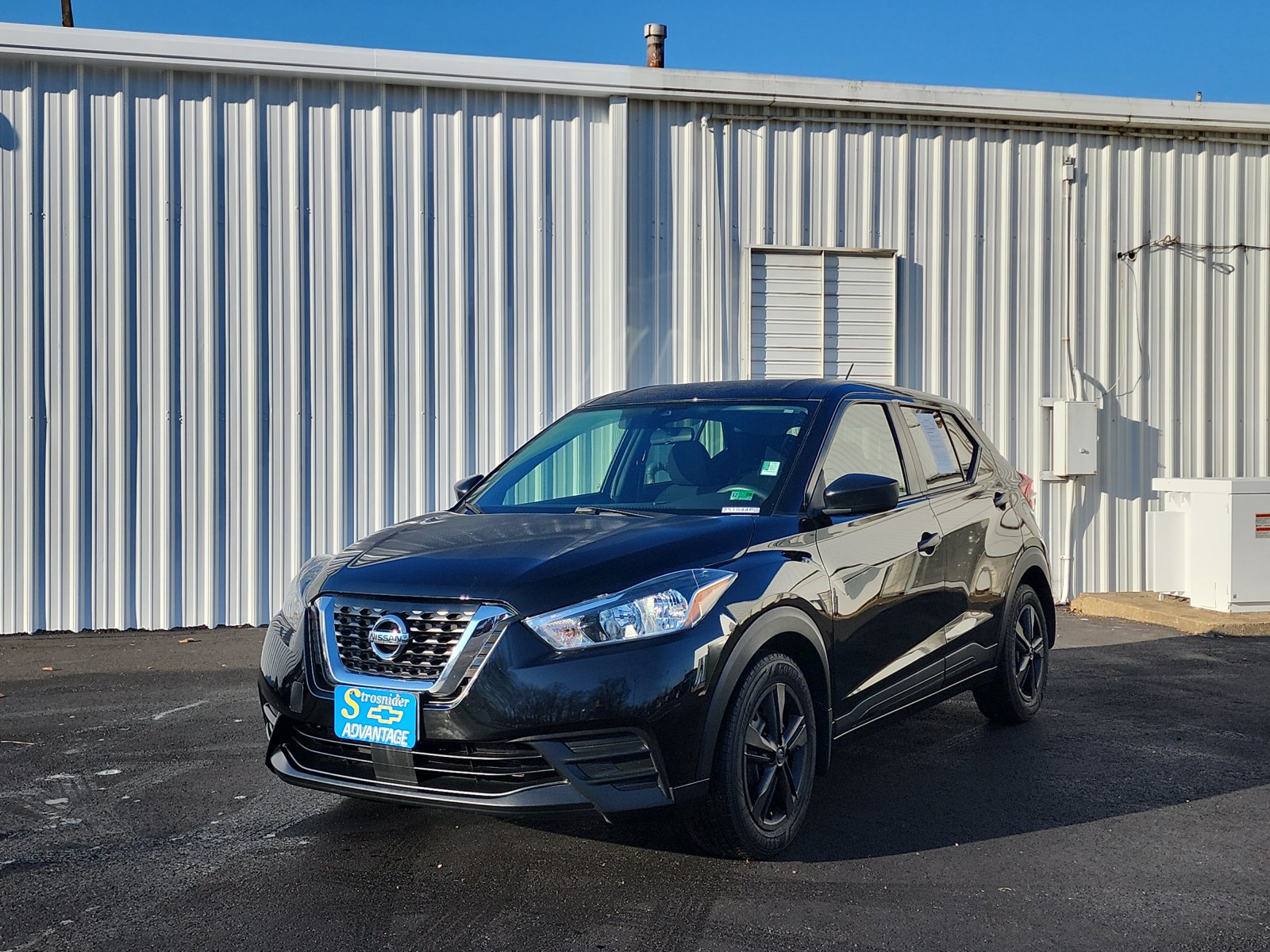 2020 Nissan Kicks S's photo