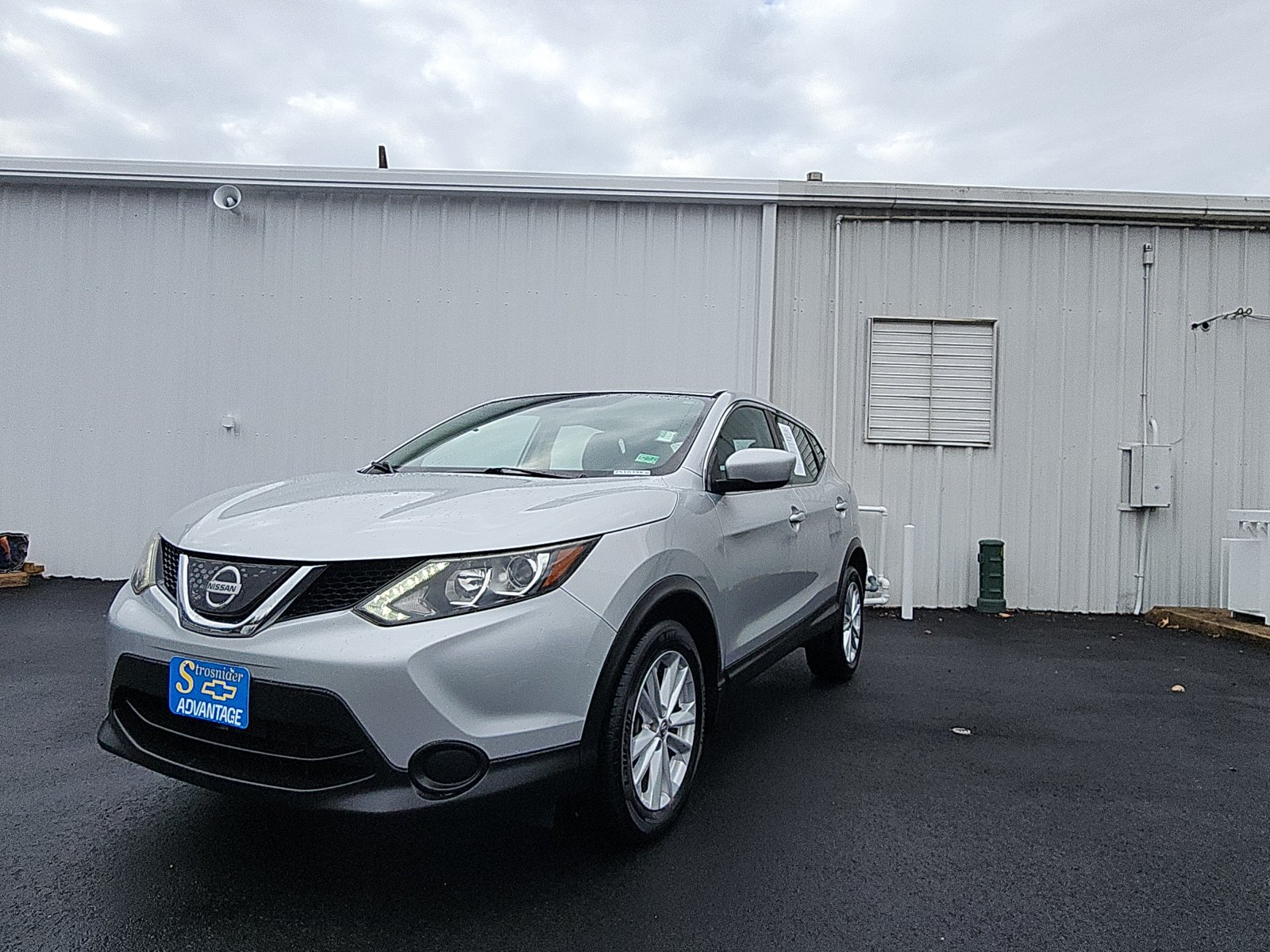 2018 Nissan Rogue Sport S's photo
