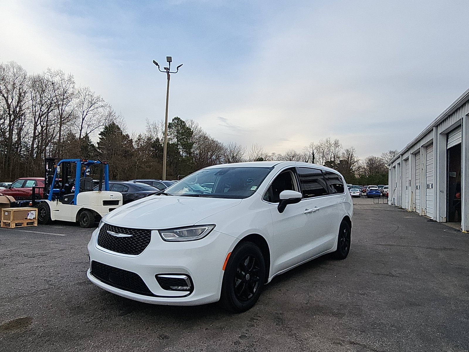 2023 Chrysler Pacifica Touring L's photo