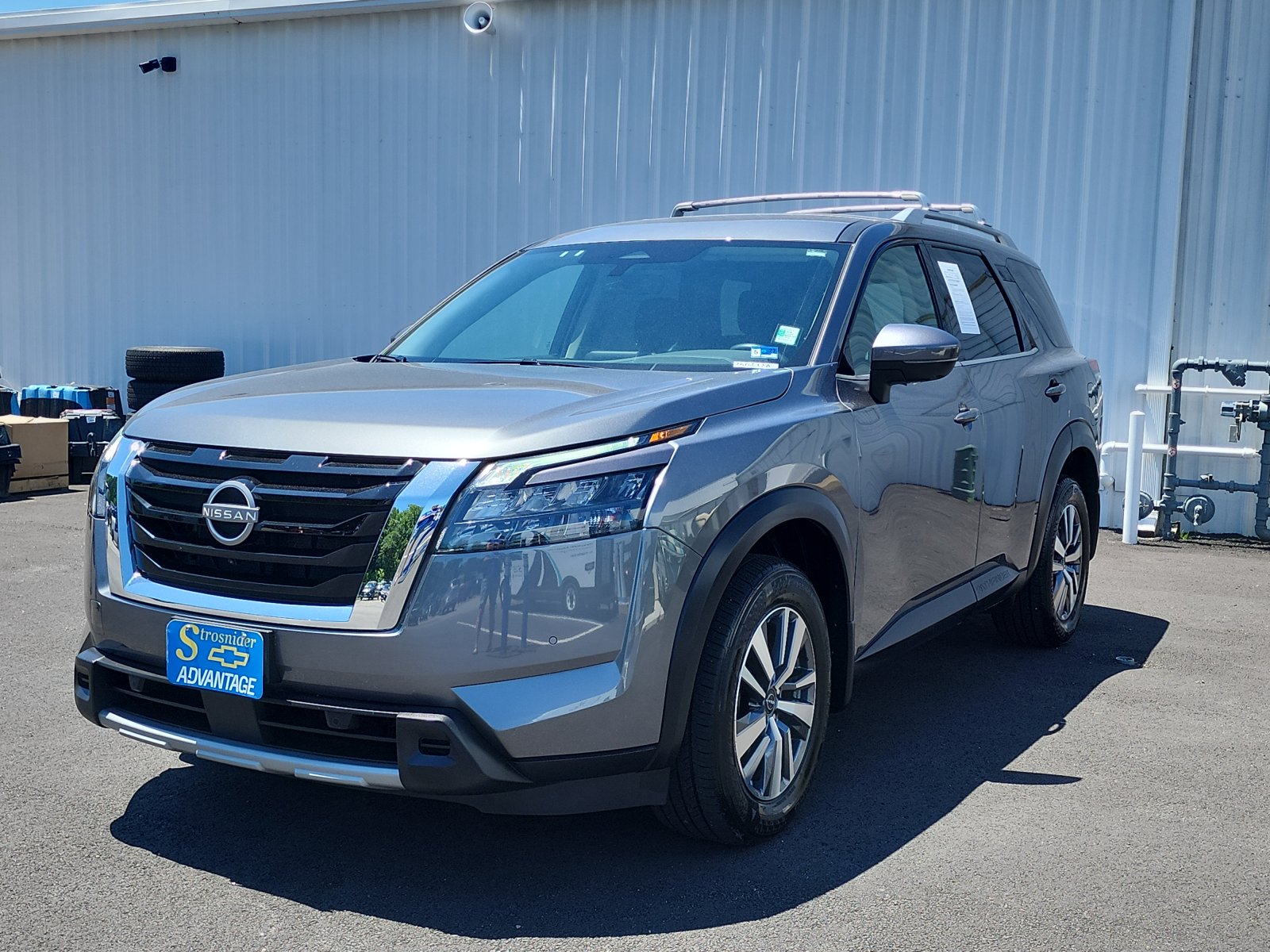 2025 Nissan Pathfinder SL 4WD's photo