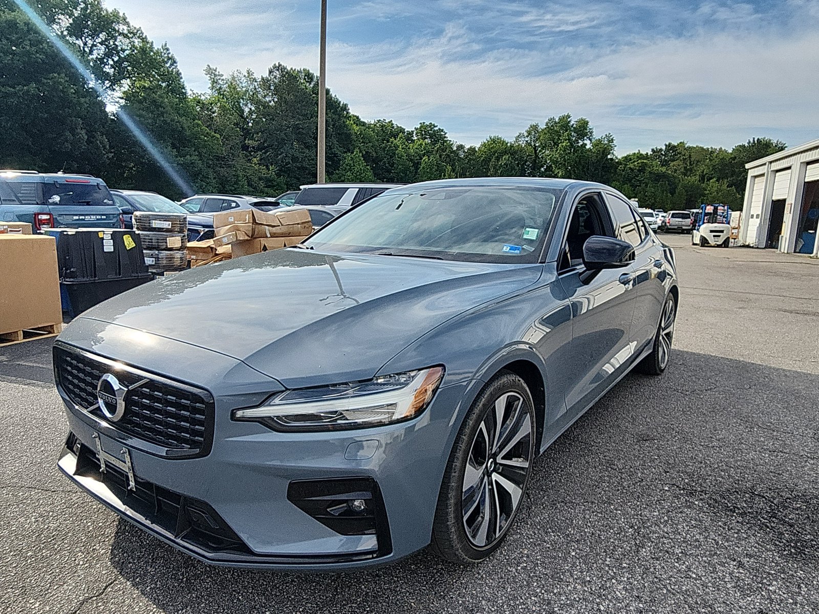2022 Volvo S60 B5 Black Edition Momentum 4WD's photo